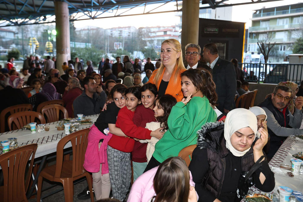 İFTAR SOFRASI MEHMET AKİF ERSOY MAHALLESİ’NDE KURULDU