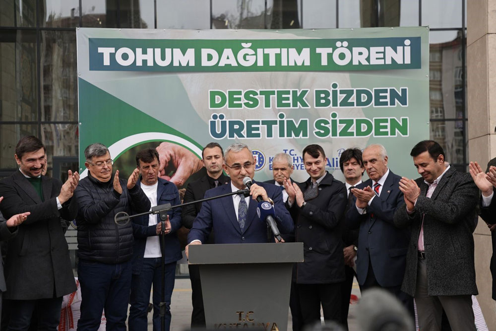 KÜTAHYA BELEDİYESİNDEN ÇİFTÇİLERE TOHUM DESTEĞİ
