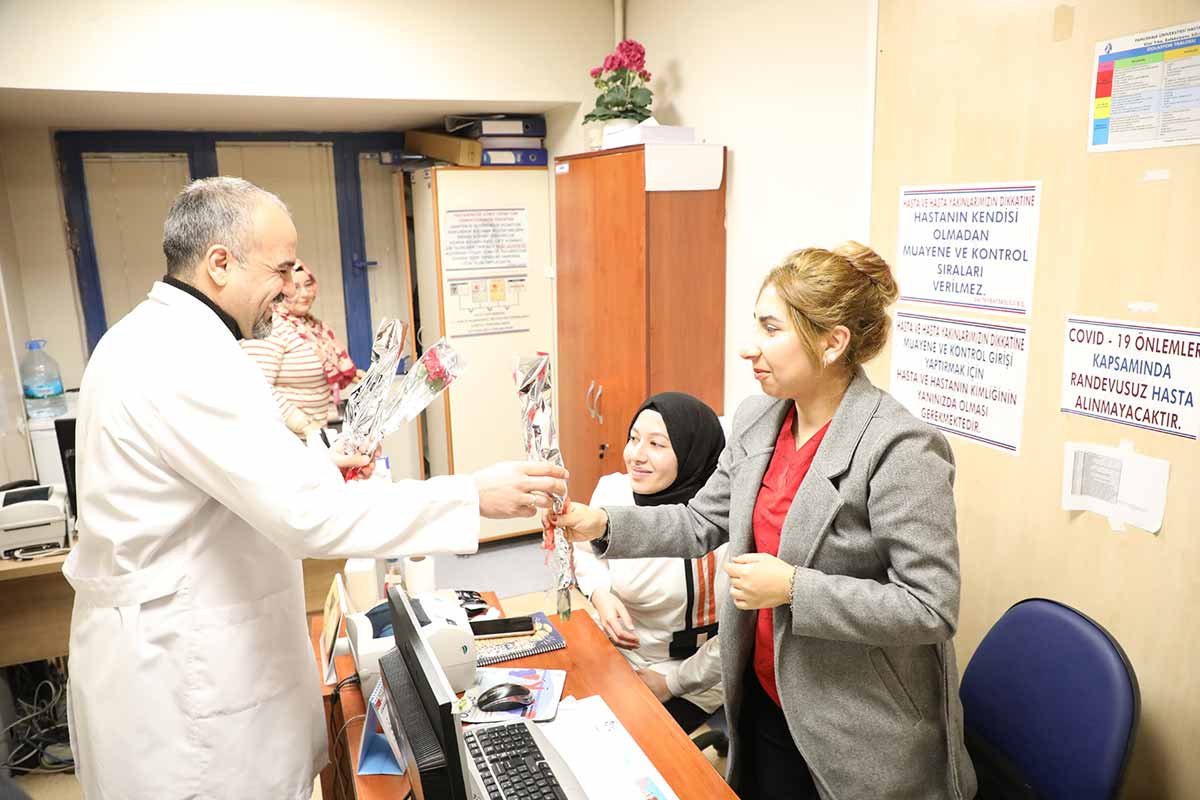 PAÜ HASTANESİ’NDE KADINLAR GÜNÜ KUTLADI