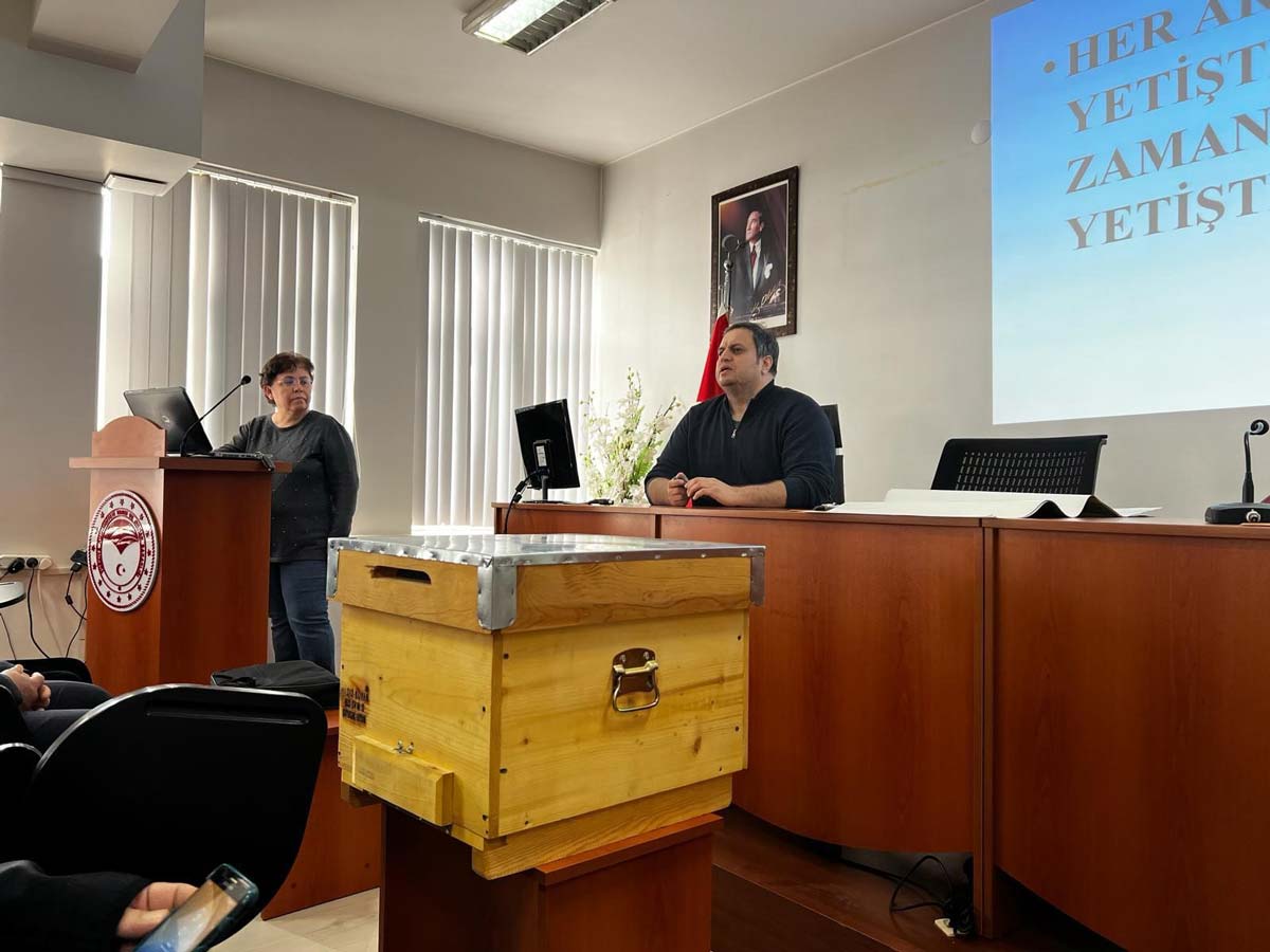 TEKNİK PERSONELE ARI YETİŞTİRİCİLİĞİ EĞTİMİ