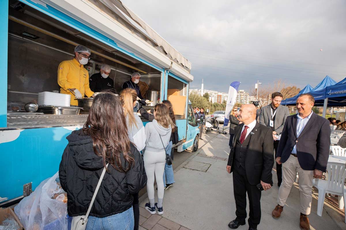 ÜNİVERSİTELİLERE 860 BİN KİŞİLİK ÜCRETSİZ YEMEK DAĞITILDI