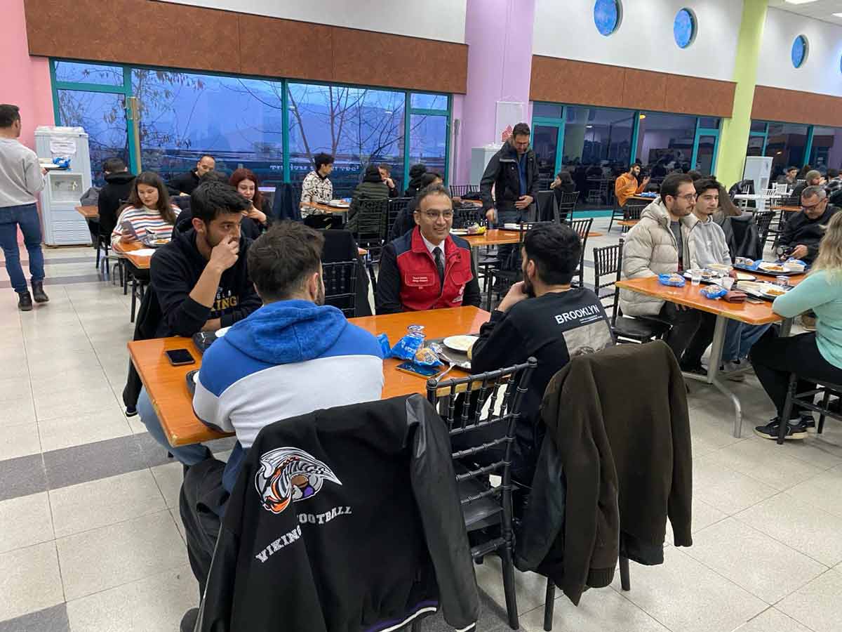 VAKIFLAR MÜDÜRLÜĞÜ 6 BİN KİŞİLİK İFTAR VERİYOR