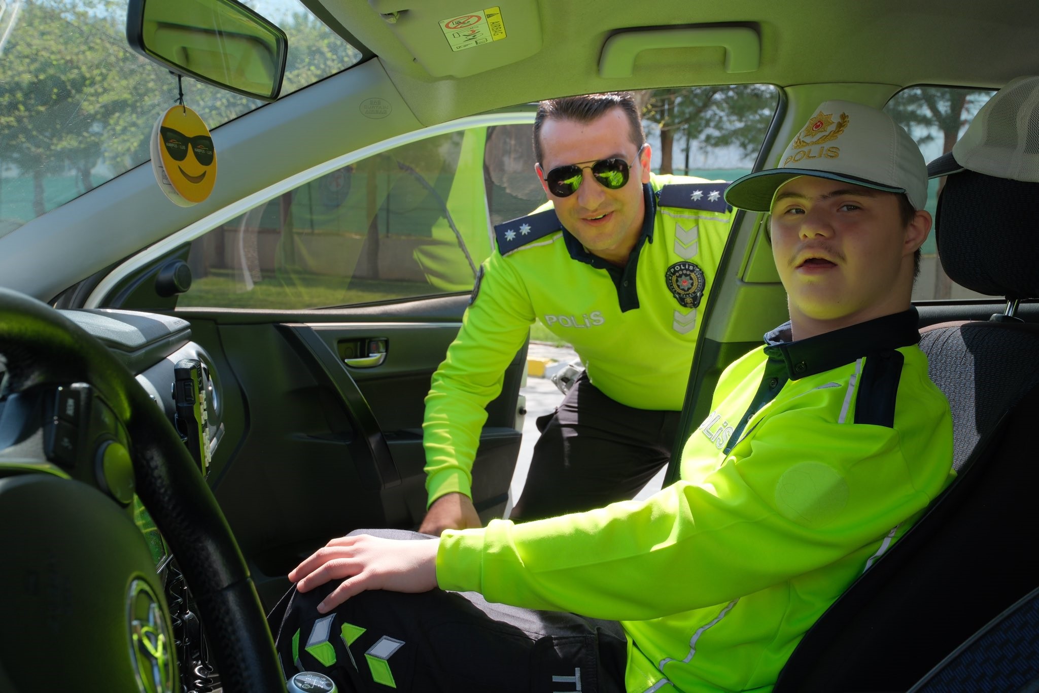 HAYALİ POLİSLİK OLAN ÖZEL ÇOCUKLARA POLİS ABİLERİNDEN ZİYARET