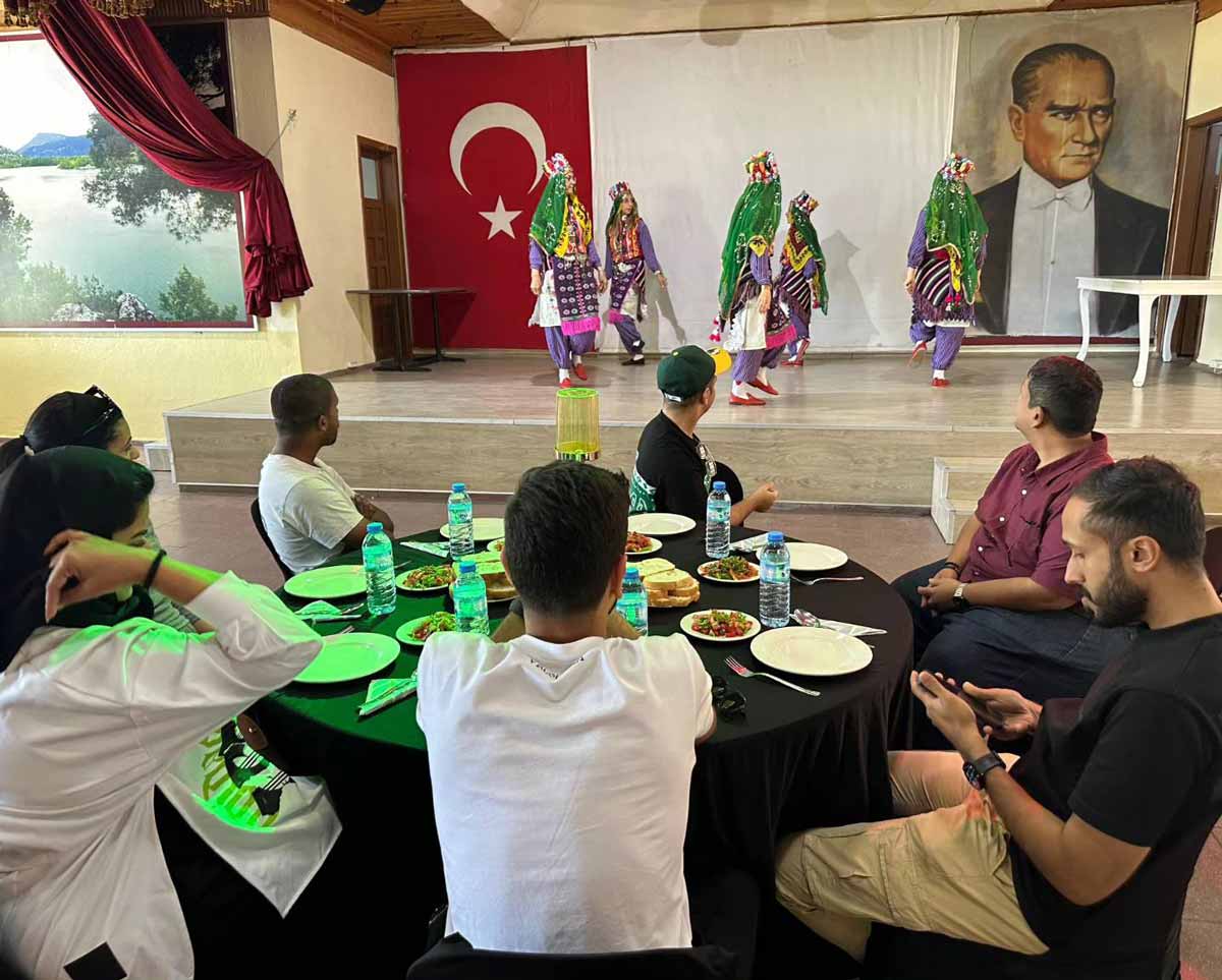 BAHREYNLİ GENÇLER DENİZLİ'DE