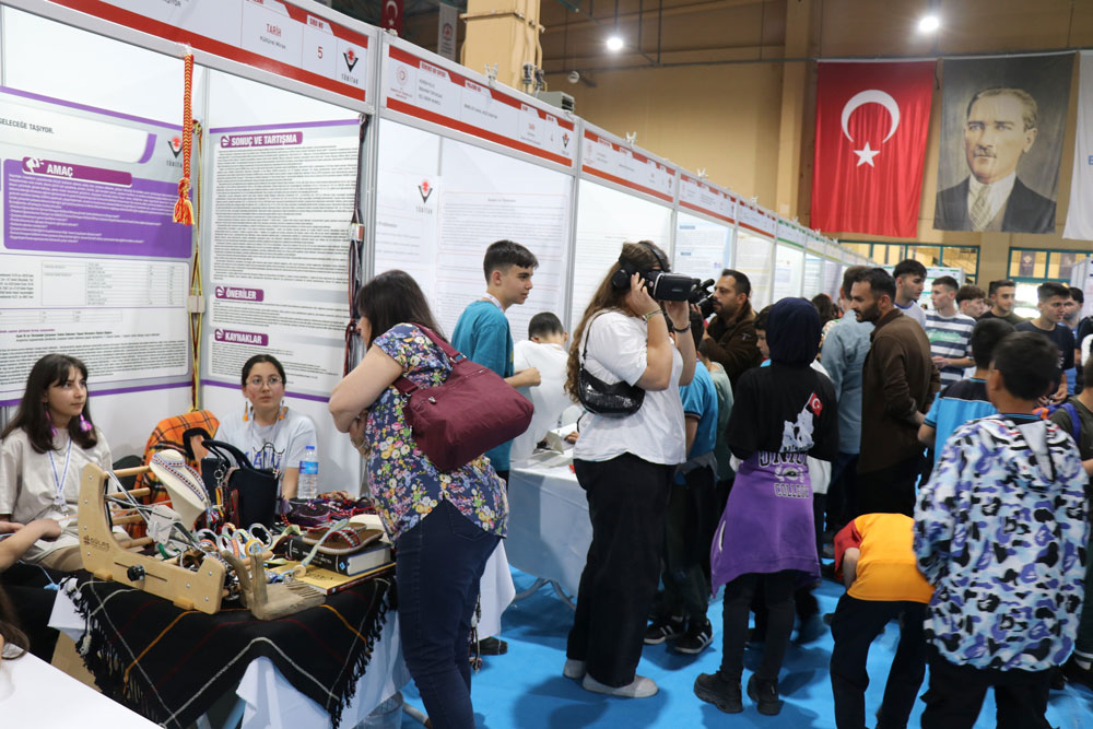 BULUŞÇU ÖĞRENCİLERİN PROJELERİ İLK KEZ DENİZLİ’DE  