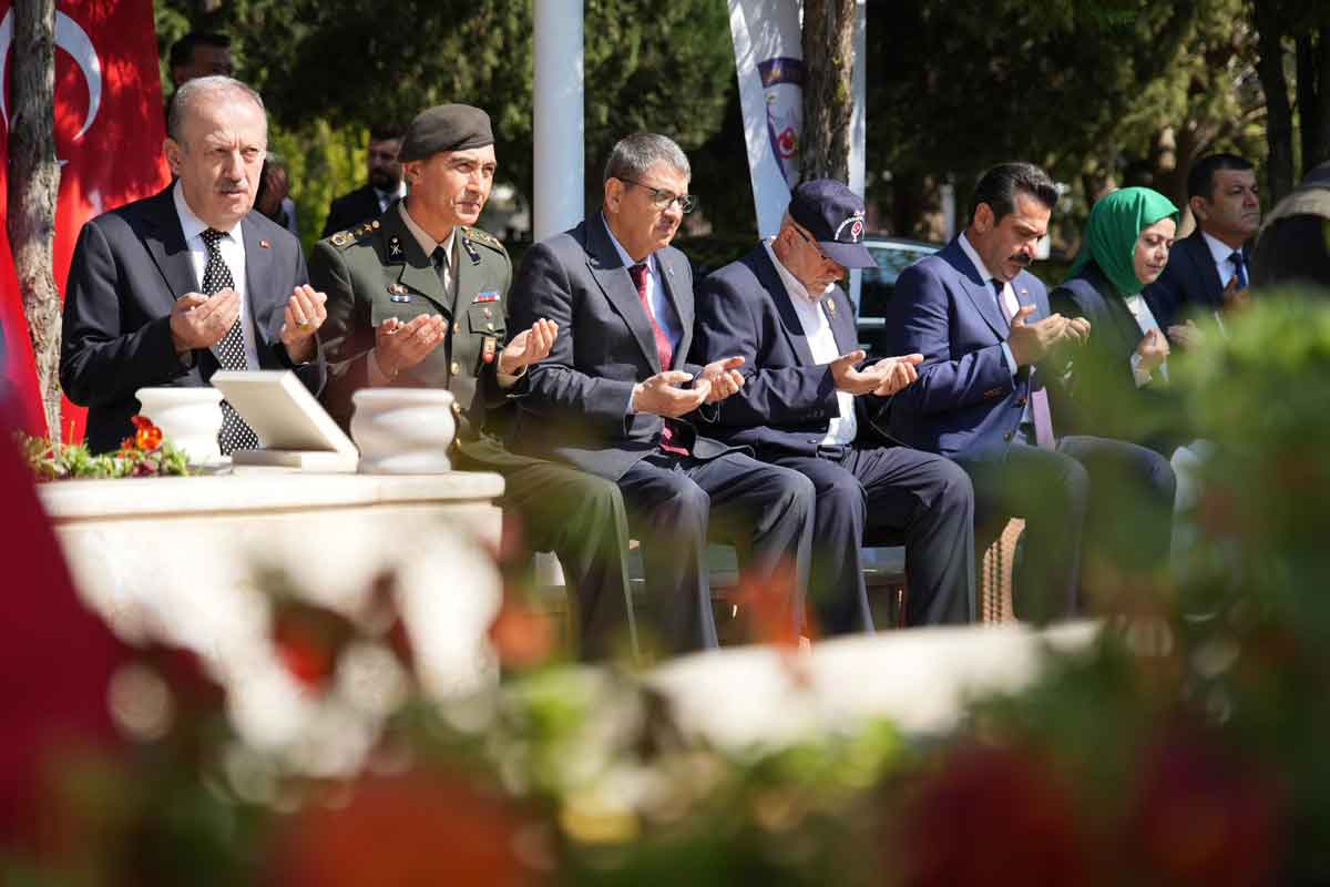 DENİZLİ PROTOKOLÜNDEN ŞEHİTLİK ZİYARETİ