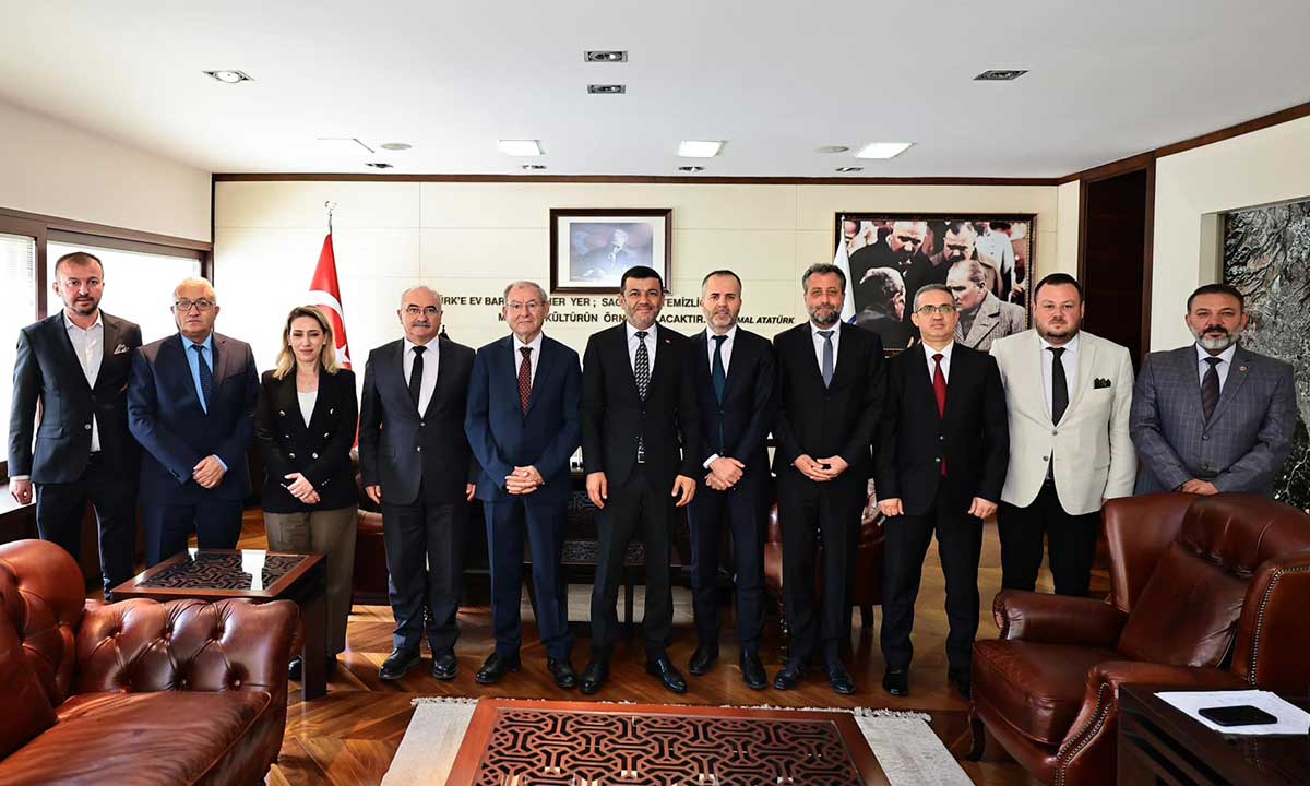 ÇAVUŞOĞLU KURMAYLARINI TOPLADI