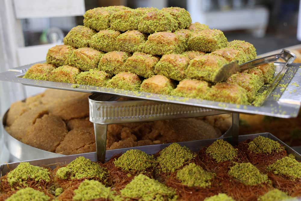 DEDEDEN TORUNA YÜZYILLIK TATLI GELENEĞİ  