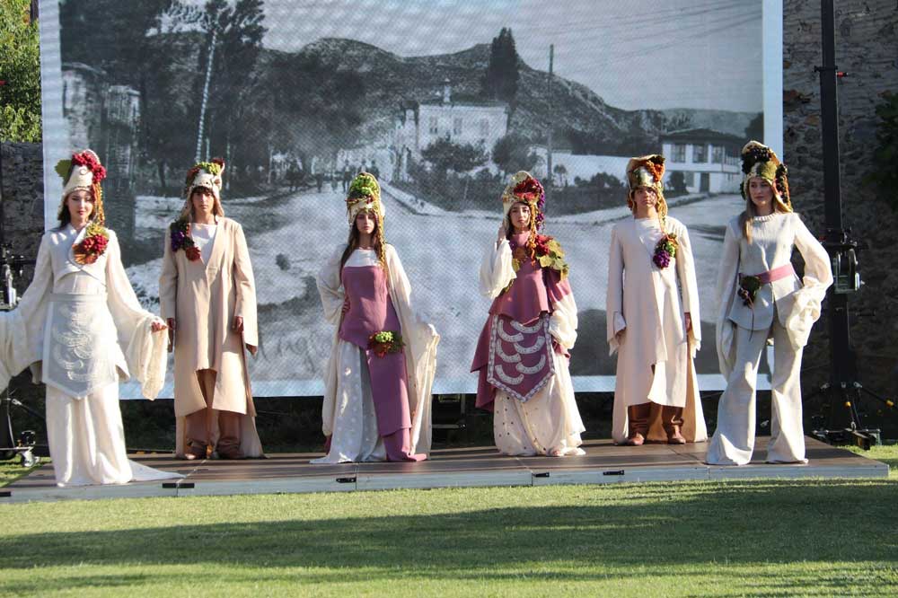 GEÇMİŞİN İZLERİ GÜNÜMÜZ MODASIYLA BULUŞTU