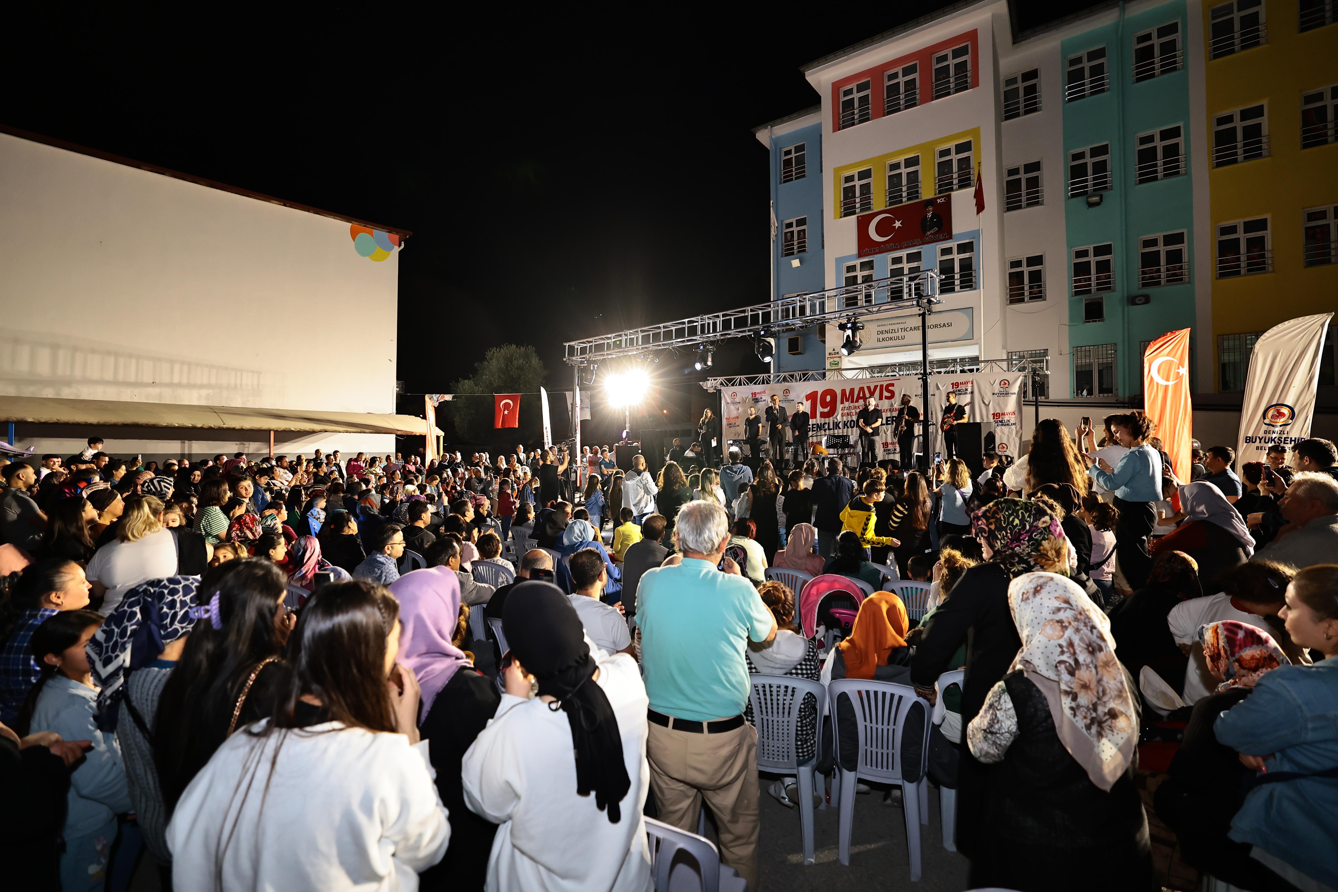 19 MAYIS COŞKUSU KONSERLERLE BAŞLADI