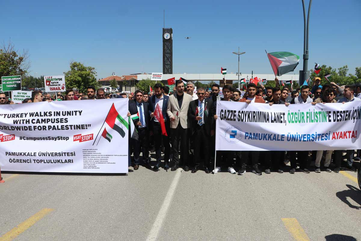 PAÜ öğrencileri, İsrail’in Gazze’ye yönelik saldırılarını protesto etti, “Daha kaç çocuk ölmeli” diye sordu.