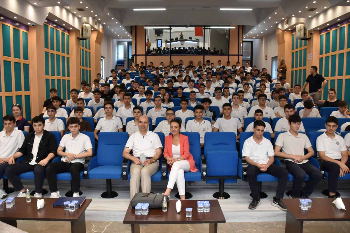 PROF. DR. ERSAN ÖZ, DOSTEK KOLEJİ ÖĞRENCİLERİYLE BULUŞTU