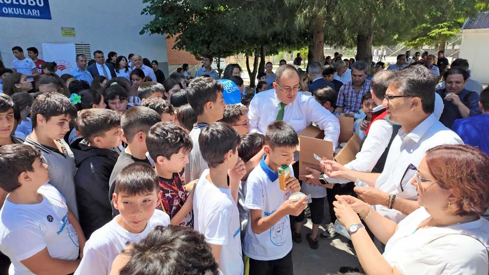 SÜT ŞENLİĞİ’NE 500 ÖĞRENCİ KATILDI