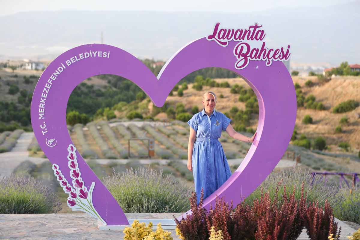 VATANDAŞ SIRAYA GİRİYOR