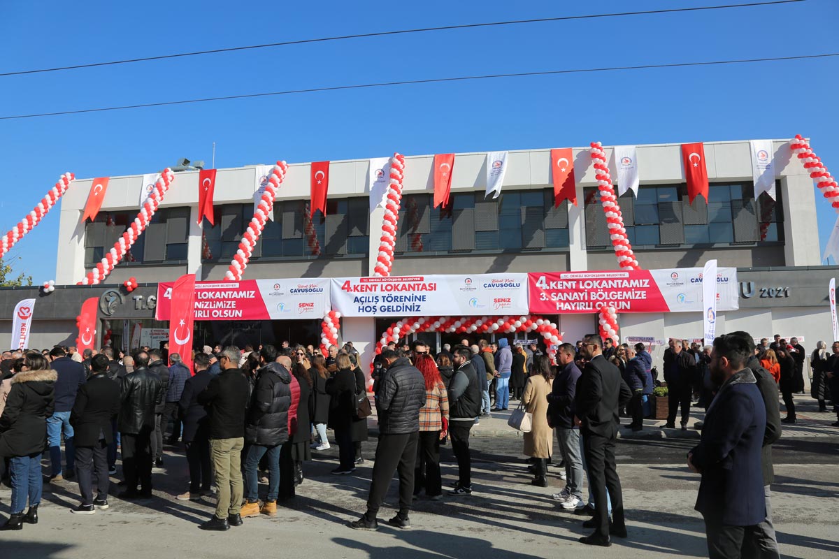 Büyükşehir belediyesi otogar, Kınıklı ve 15 Mayıs mahallesi derken dördüncü kent lokantasını 3. Sanayi Sitesi’ne açtı. Çavuşoğlu, beşincisini Bayramyeri’nde hizmete alacaklarını açıkladı. Açılışta belediye kaynaklarının bir kişinin yazlığında kullanıldığını belirtti.