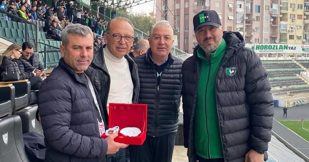 Denizlispor yönetiminin aidatlarını ödemeyen üyelerin listesini yayınlamasının ardından, adı listede yer alan eski bakan Nihat Zeybekci aidatını kapatıp kulüp üyeliğinden ayrıldı. 