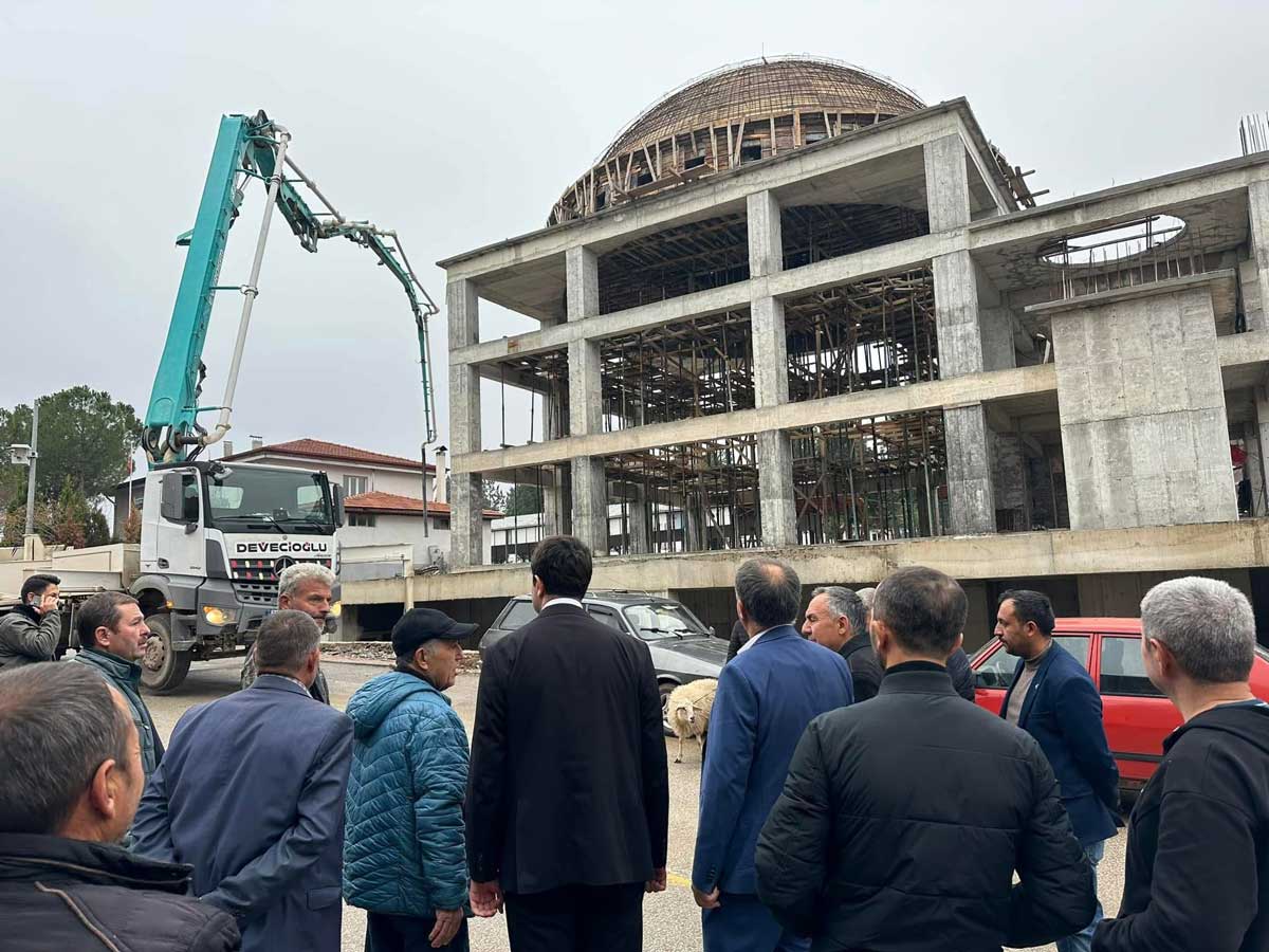 ÇARŞI CAMİSİ YÜKSELİYOR