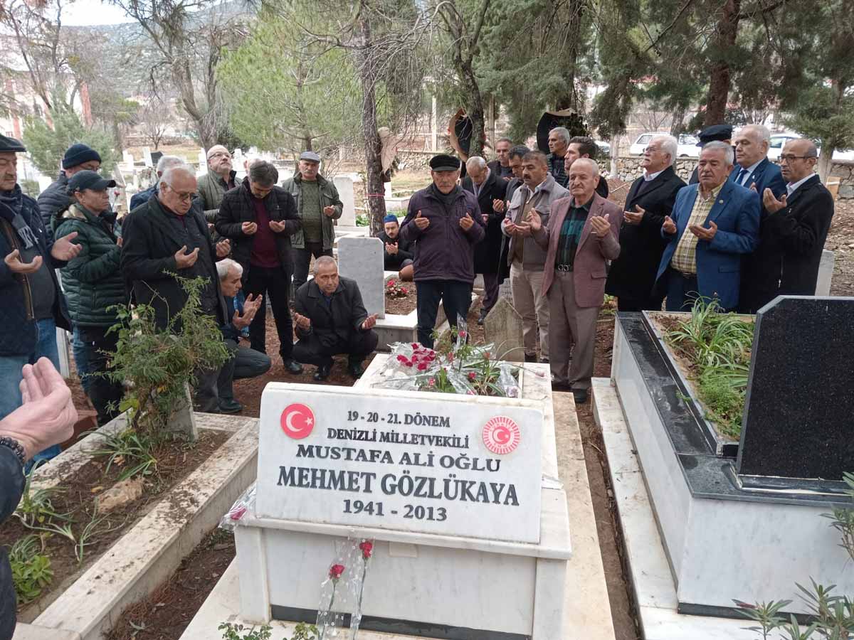 Denizli’de üç dönem milletvekili seçilen Mehmet Gözlükaya, vefatının 11’nci yılında mezarı başında anıldı.