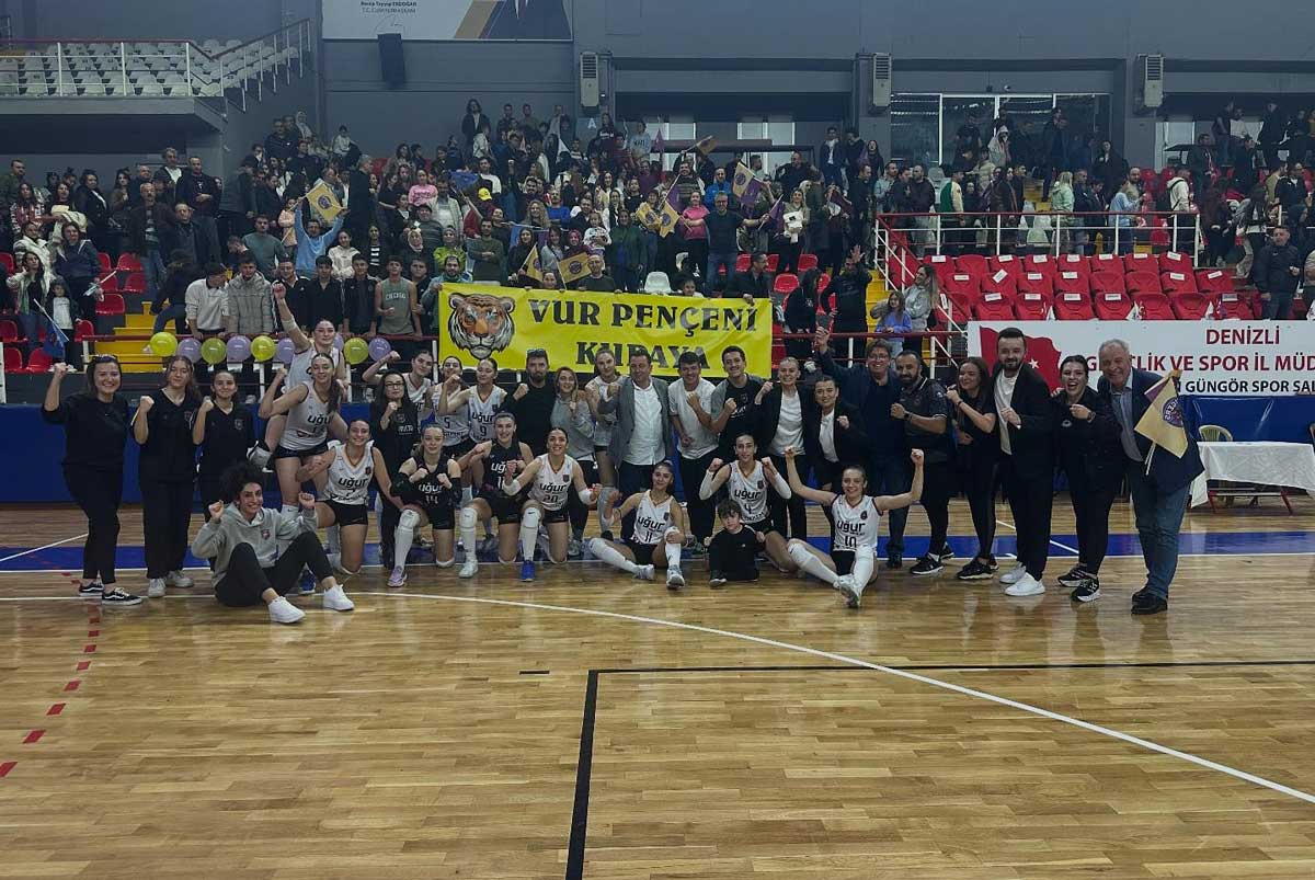 Türkiye Voleybol Kadınlar 2’nci Ligi'nde mücadele eden Denizli Büyükşehir Belediyespor ile Denizli Uğur Spor Kulübü maç sabahı kahvaltıda bir araya geldi. Maçta ise kazanan taraf Denizli Uğur Spor Kulübü oldu.