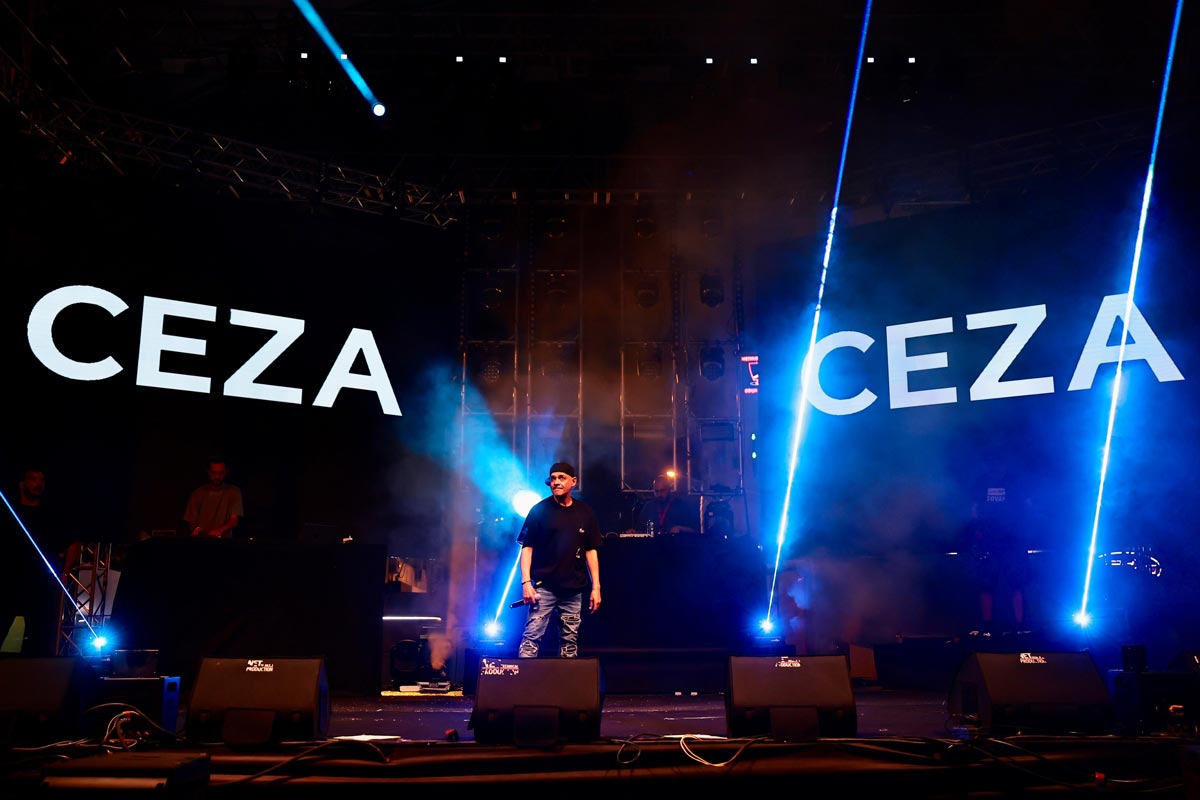 BÜYÜKŞEHİR GENÇLERİ “CEZA” İLE COŞTURDU