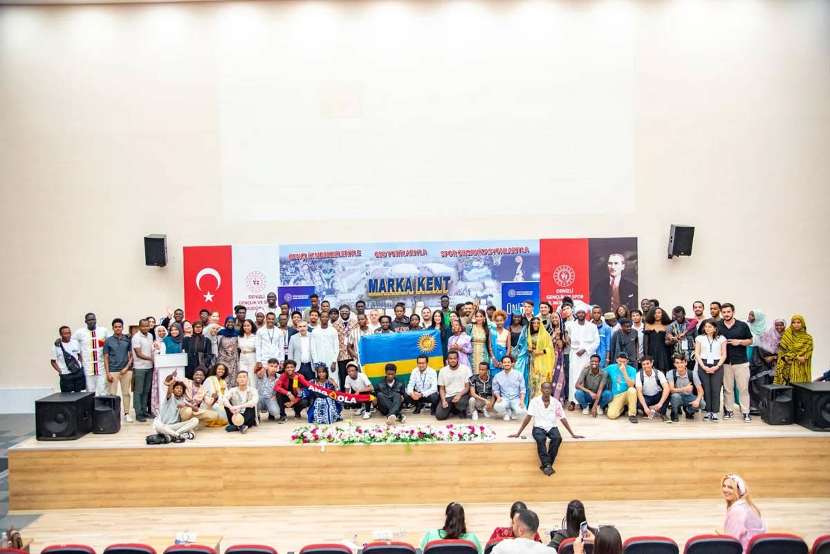 DENİZLİ'DE AFRİKA'NIN RENKLERİ SERGİLENDİ