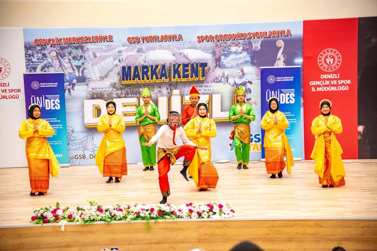 DENİZLİ'DE AFRİKA'NIN RENKLERİ SERGİLENDİ