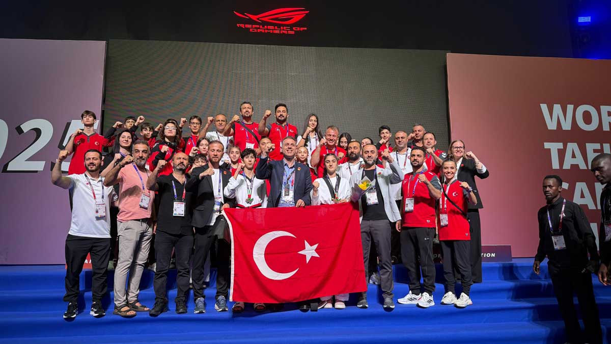 DENİZLİLİ ANTRENÖRÜN BÜYÜK BAŞARISI