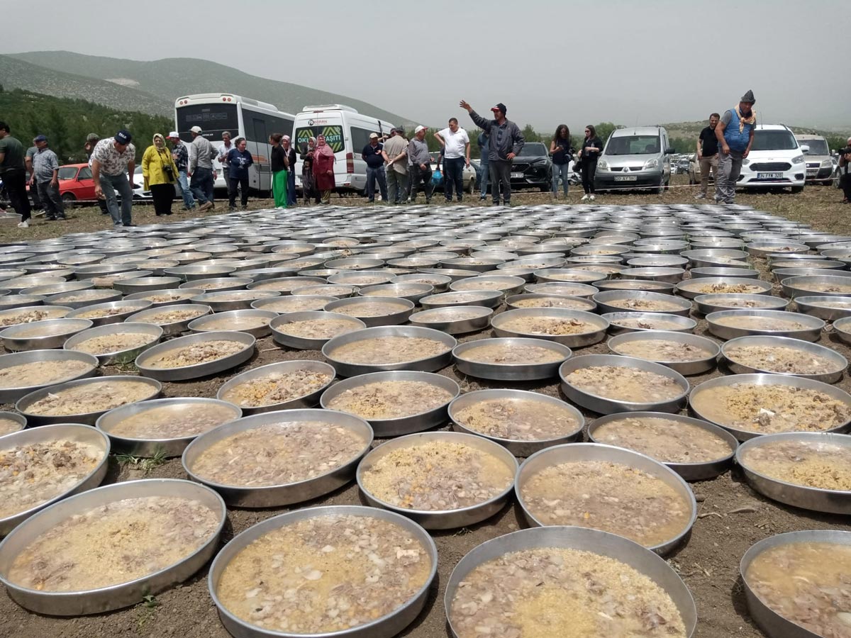  KAZANLAR YAĞMUR İÇİN KAYNADI