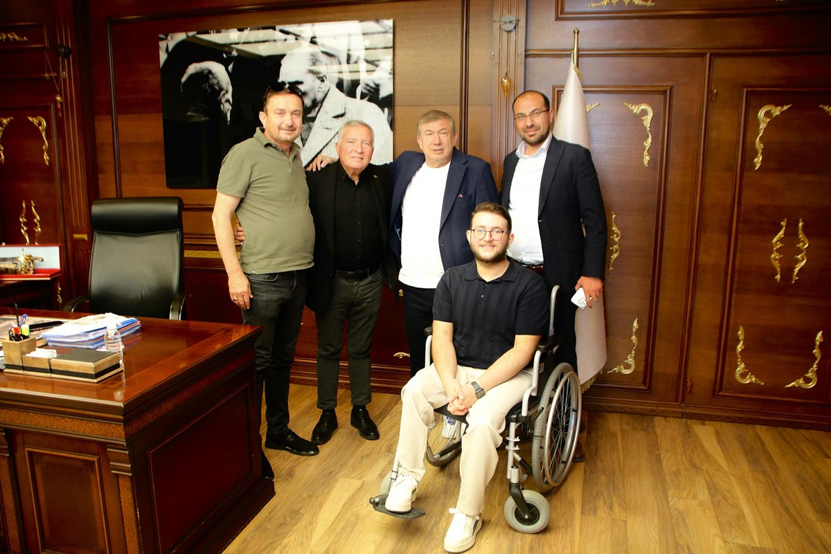 KRAL HONAZ’DA GENÇLERLE BULUŞTU