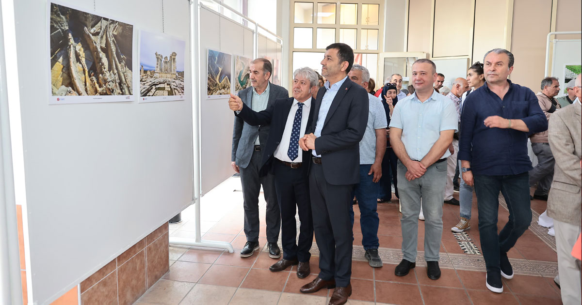 Denizli Büyükşehir Belediyesi Fotoğrafçılık Kulübü ile Laodikya Fotoğraf Topluluğu’nun (LAFOT) “Su Hikâyeleri” adlı karma fotoğraf sergisi sanatseverlerle buluştu.
