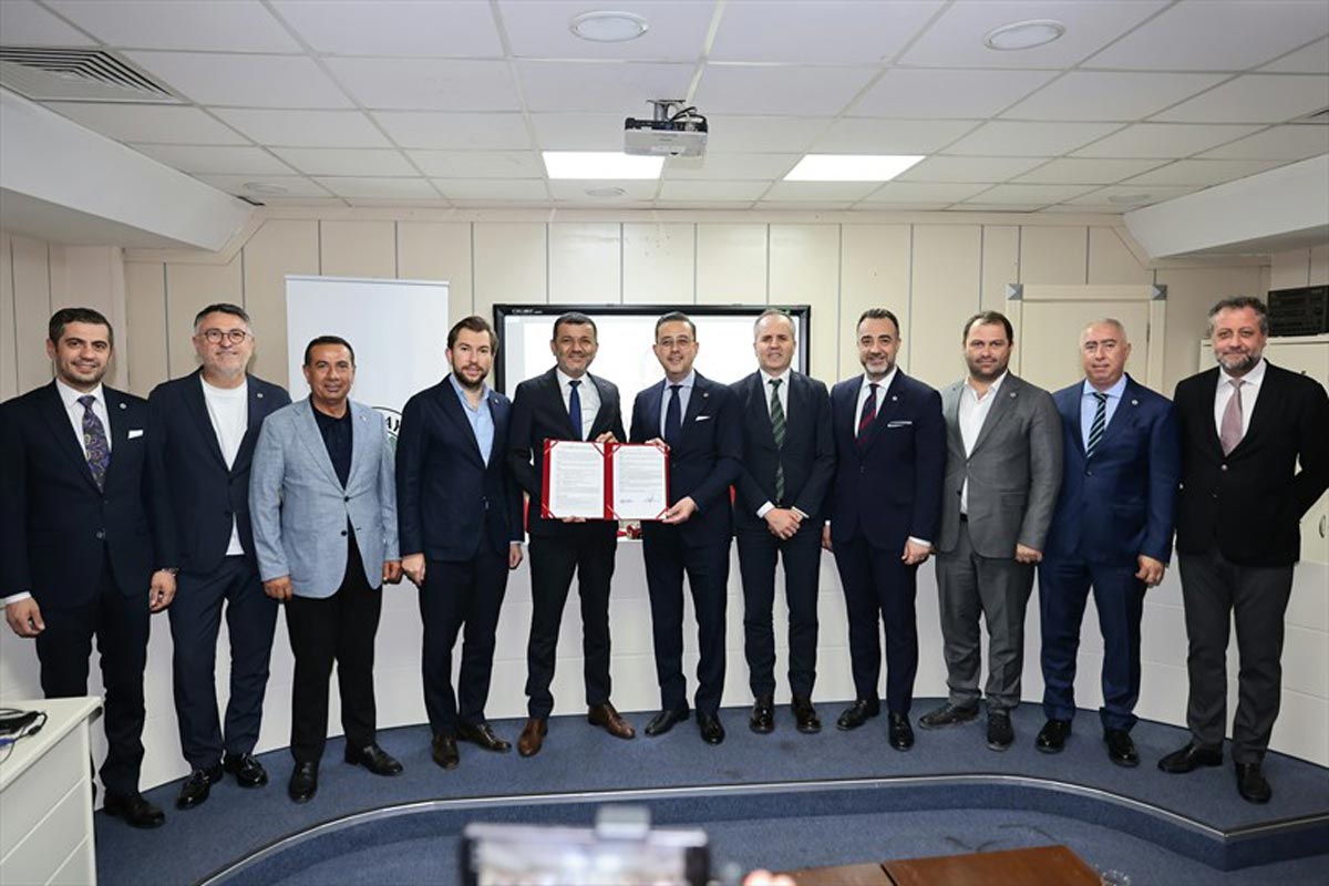 Denizli Büyükşehir Belediyesi ile Denizli Sanayi Odası (DSO) arasında kent sanayisinin ihtiyaçlarına yönelik daha hızlı ve etkili çözümler üretecek “Sanayici Yönetişim Masası” için protokol imzaladı. Protokolle sanayicilerin taleplerinin daha hızlı ve etkin şekilde çözüme kavuşturulması hedefleniyor.