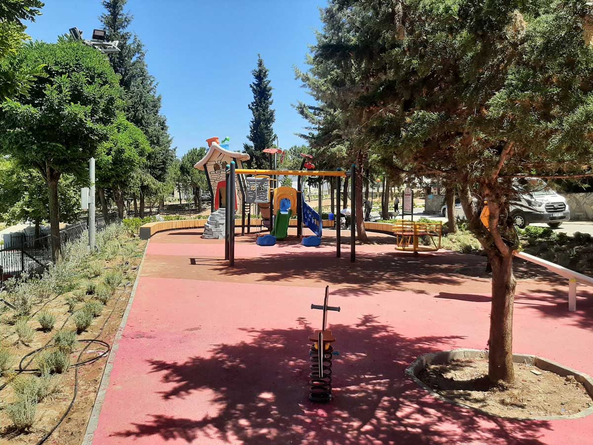 GÖVEÇLİK’TE ATIL ARAZİ PARK OLDU