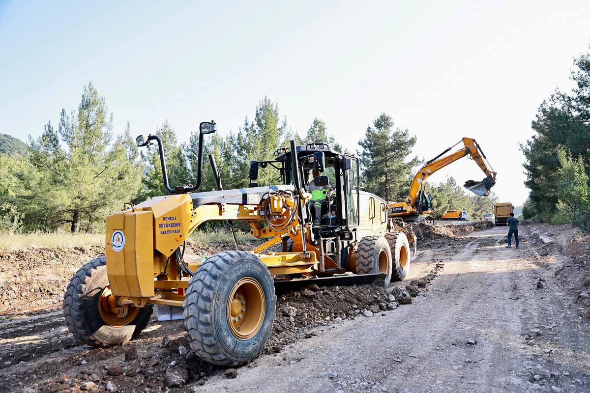 KARATAŞ – PINARLIK YOLU YENİLENİYOR