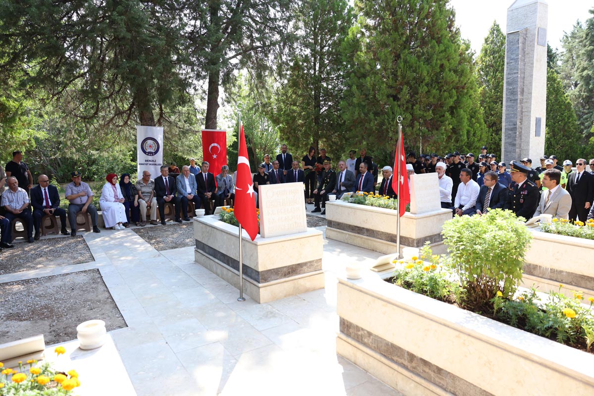  ŞEHİTLER RAHMETLE VE MİNNETLE ANILDI
