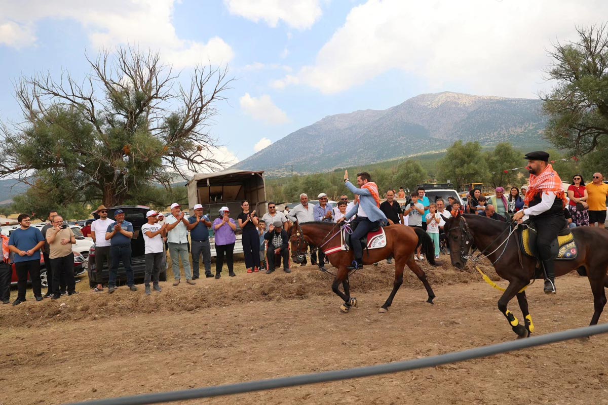 GURBETÇİ ŞENLİĞİ’NDE UĞUR ÖNÜR MEST ETTİ