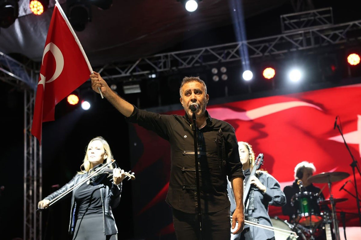 FESTİVAL COŞKUSU HALUK LEVENT İLE TAÇLANDI