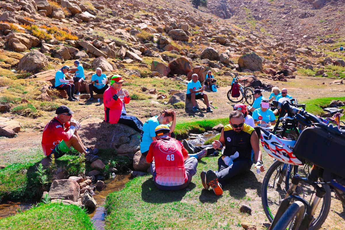 SANDRAS’IN GÜZELLİKLERİNİ PEDAL ÇEVİREREK KEŞFETTİLER