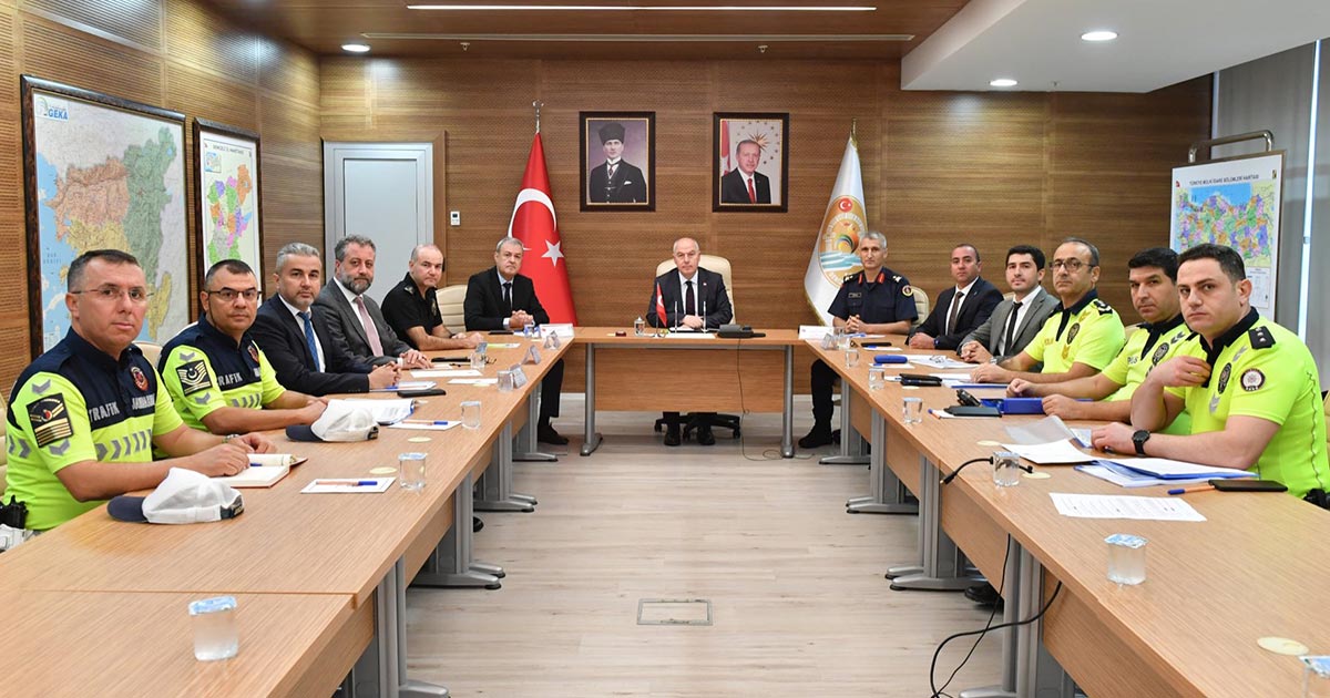 DENİZLİ’DE TRAFİK LEVHALARI SADELEŞECEK