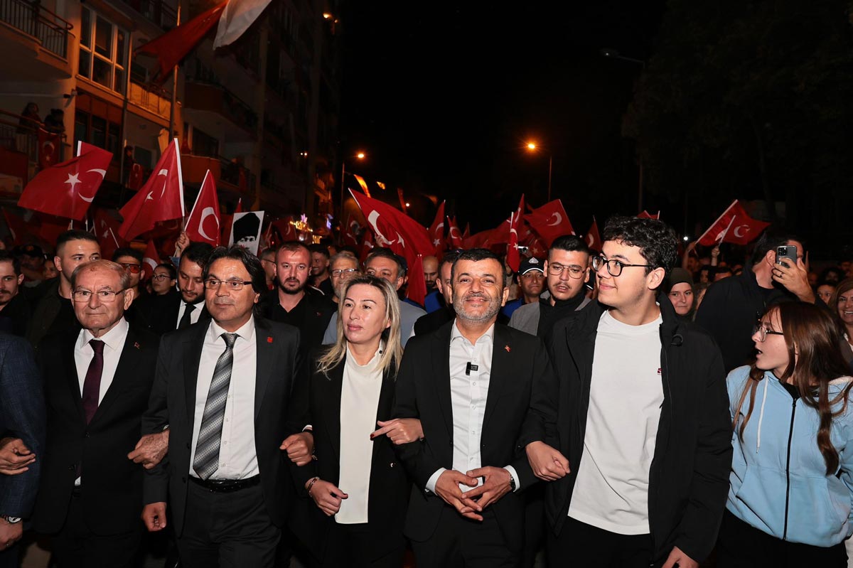 FENER ALAYINDA BİNLER YÜRÜDÜ