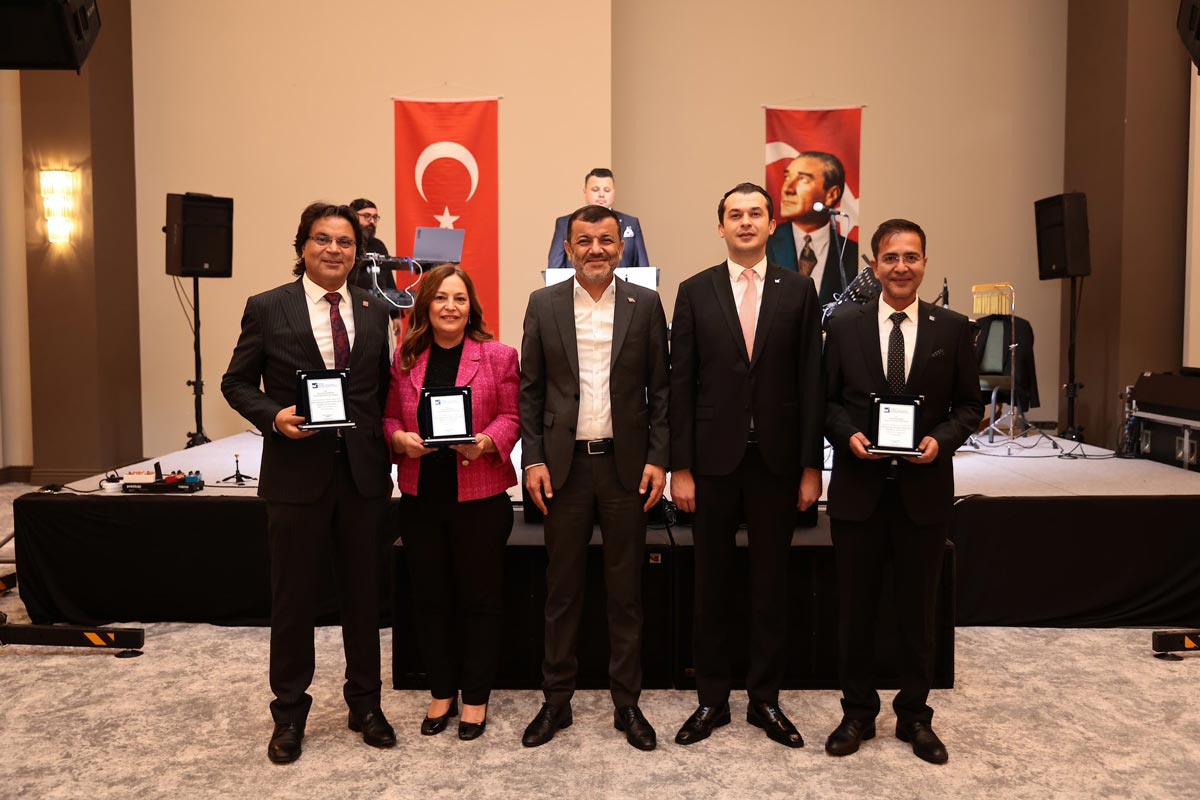 MESLEKTE 25. YILI DOLDURANLARA PLAKET