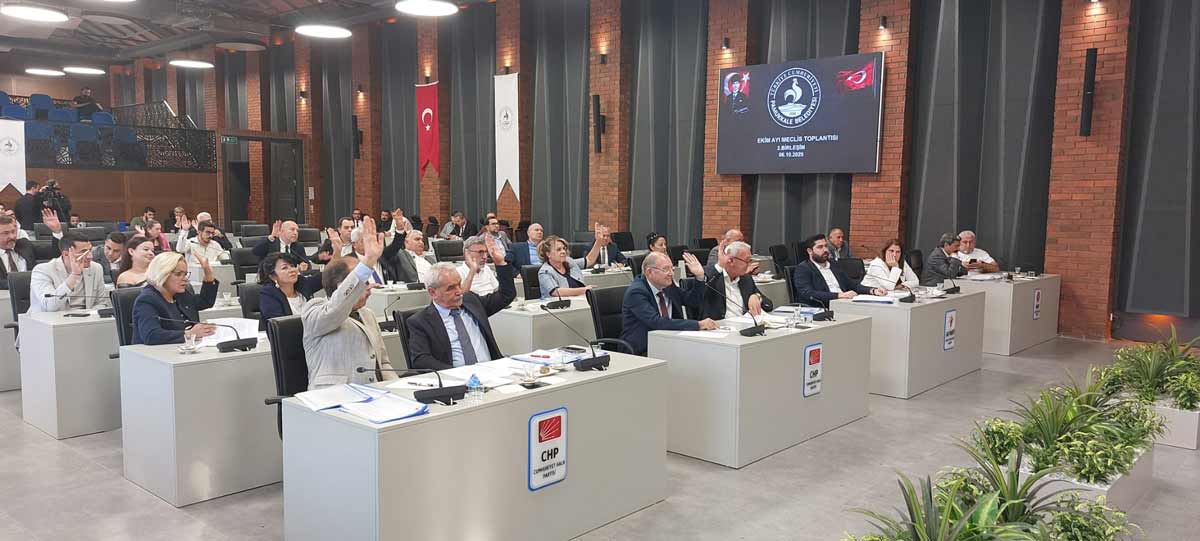 PAMUKKALE'DE BORÇLANMA TARTIŞMASI