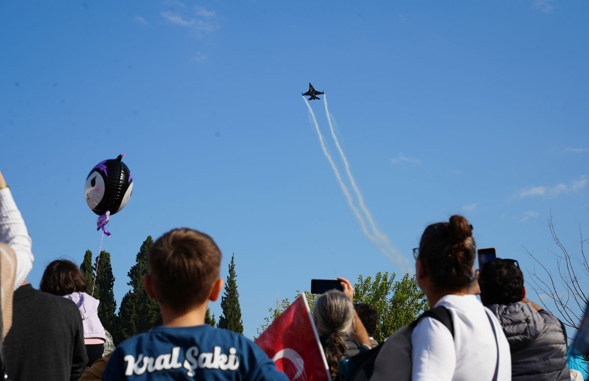 PAMUKKALE SEMALARINDA SOLOTÜRK'TEN CUMHURİYET COŞKUSU