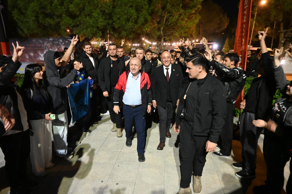 ÜMİT ÖZDAĞ GENÇLERLE BULUŞTU