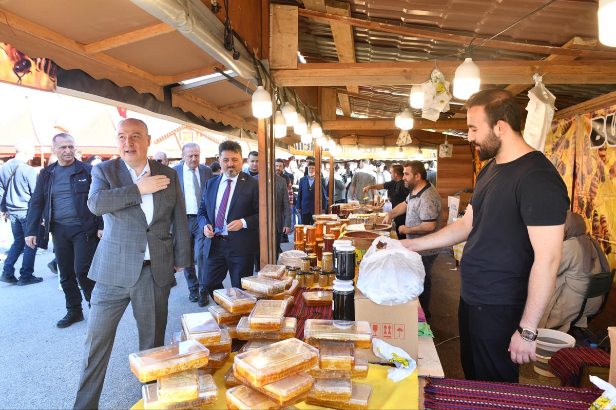 5 TON HAMSİ İKRAM EDİLDİ