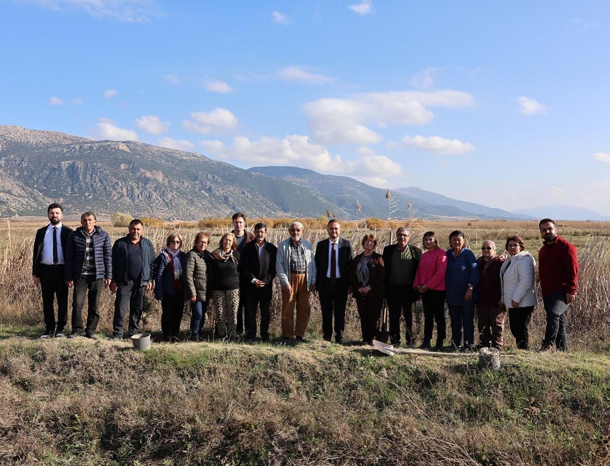 ÇİVRİL’DE ÖĞRETMENLER ANISINA FİDAN DİKİLDİ