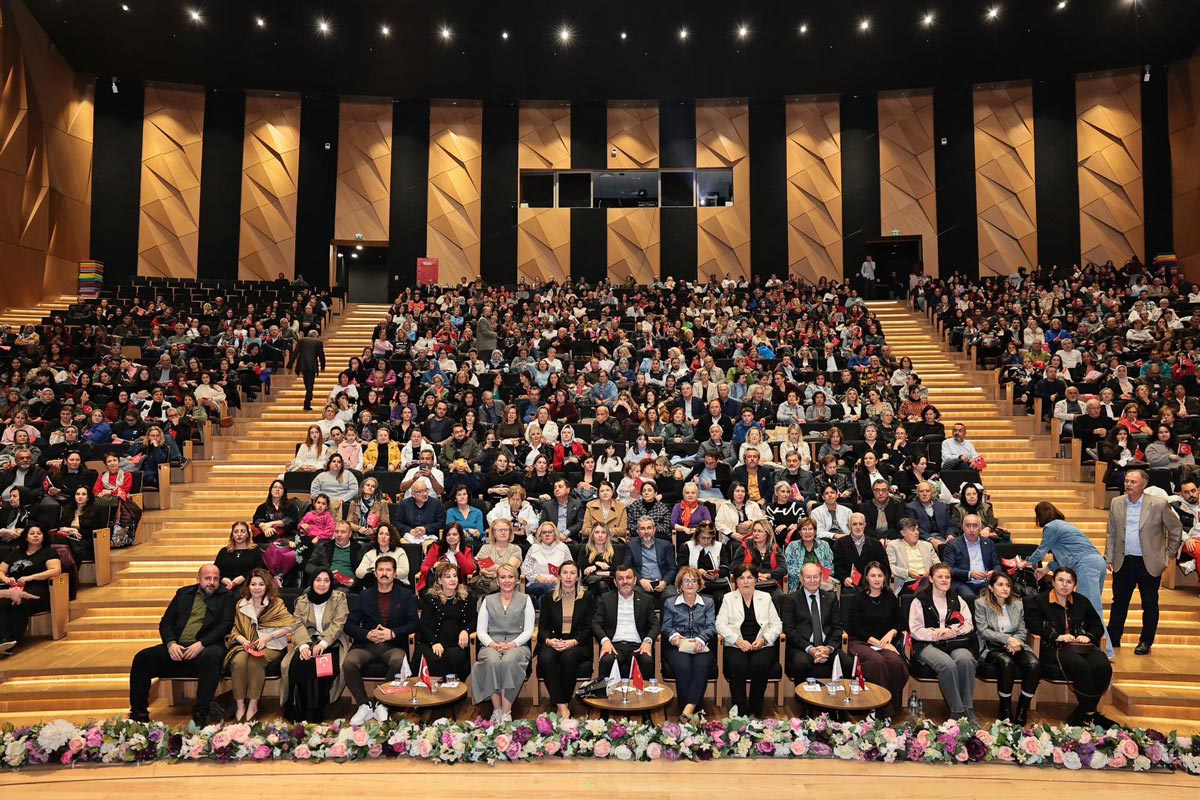 DENİZLİ BÜYÜKŞEHİR’DEN “ZAMANSIZ KADINLAR” GÖSTERİSİ