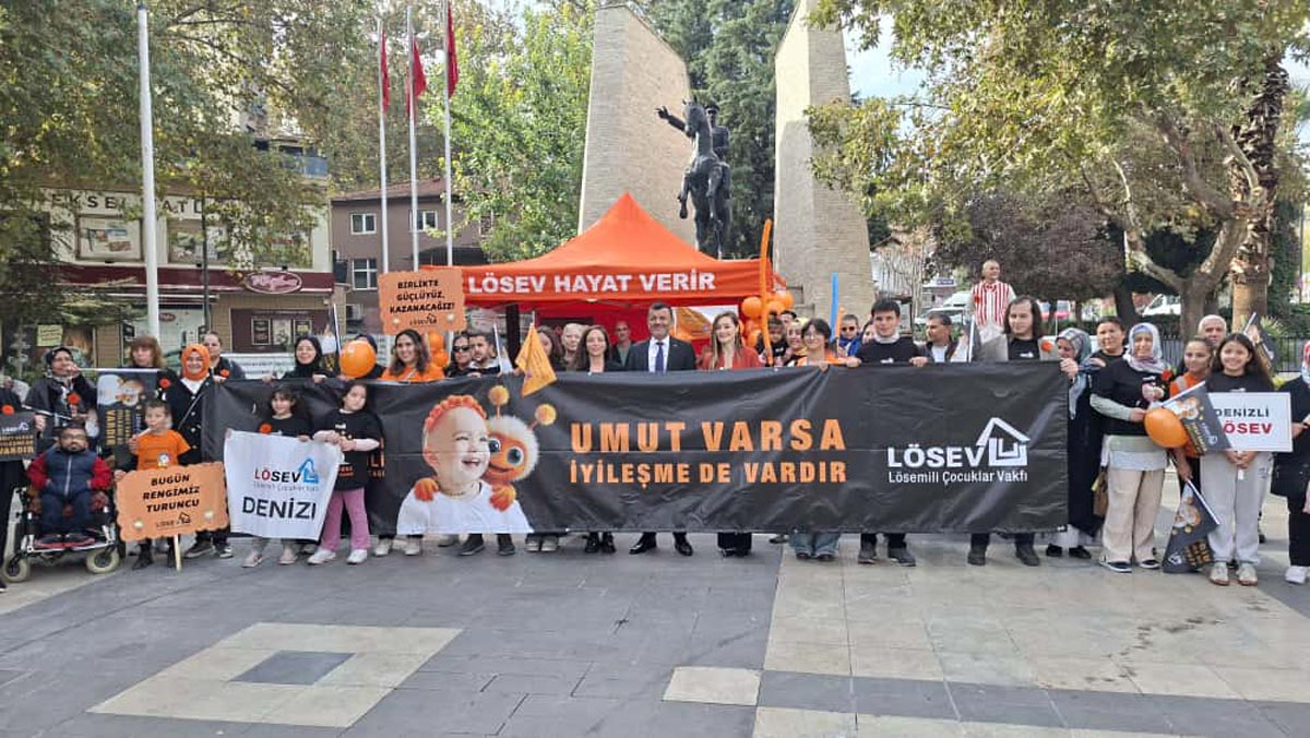 DENİZLİ SOKAKLARI TURUNCUYA BÜRÜNDÜ