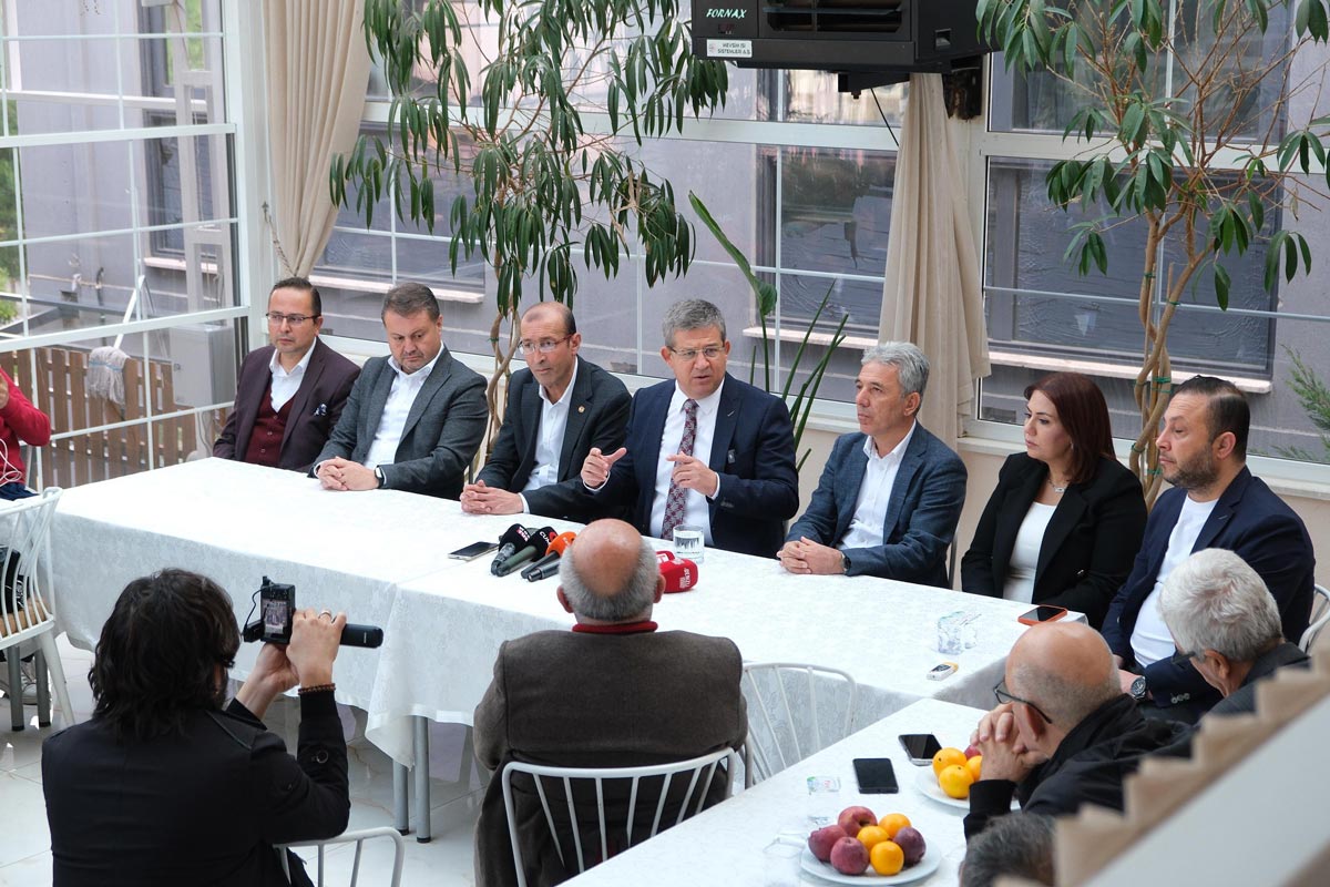 “KASADAKİ 3 MİLYAR İLE ÇOK ŞEY YAPILABİLİR”