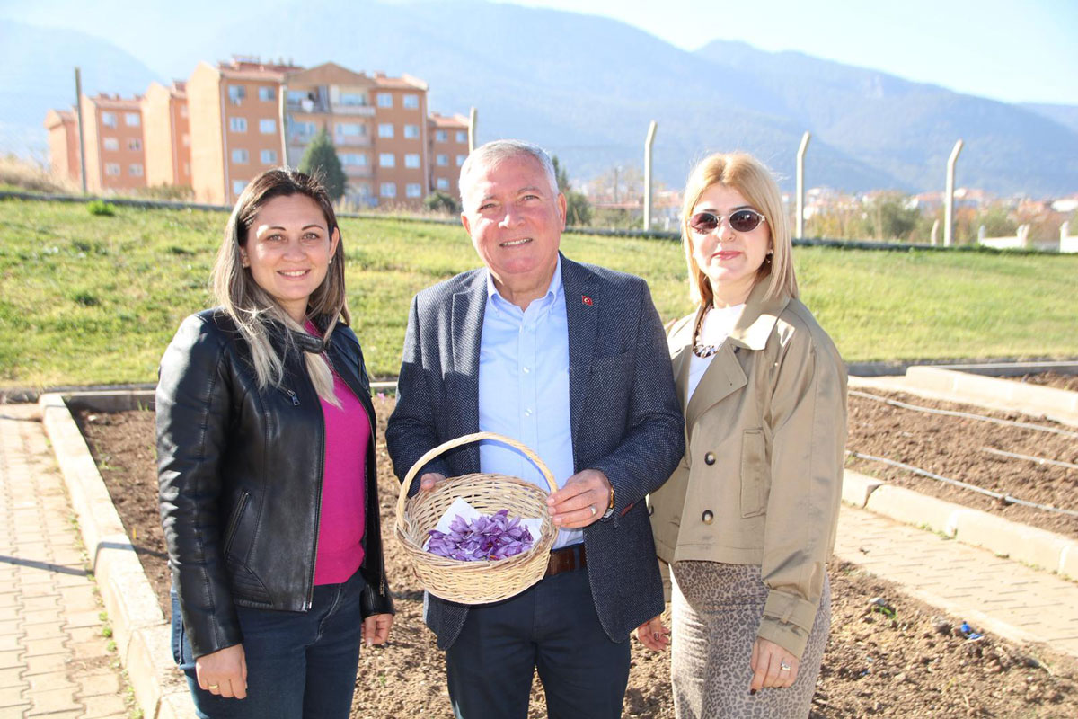 KİLOSU 400 BİN LİRAYI BULUYOR