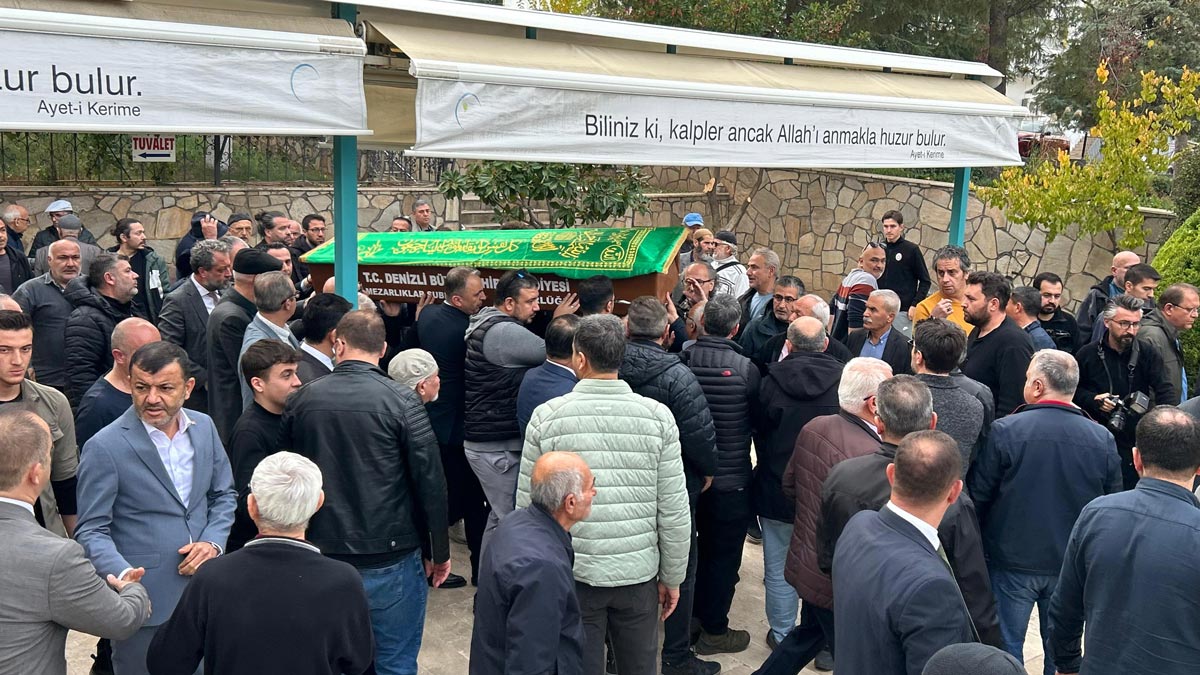 ÖZTÜRK’ÜN BABASI SON YOLCULUĞUNA UĞURLANDI